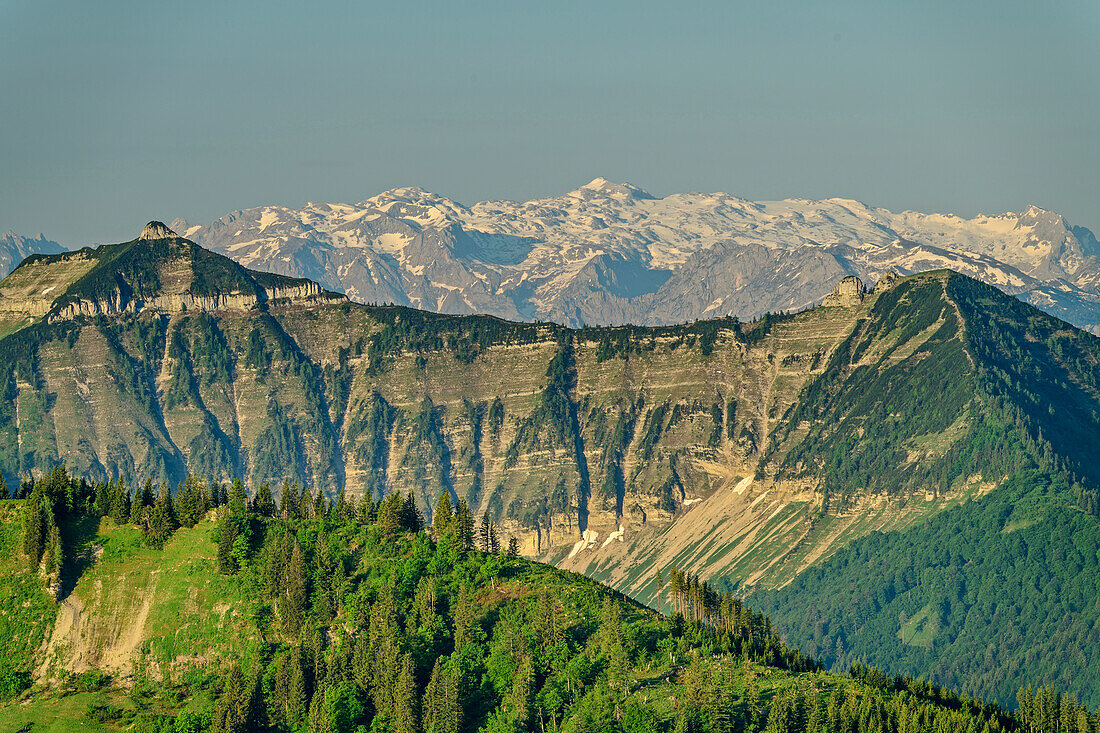 Blick über Gruberhorn und Regenspitz auf Hochkönig, vom Zwölferhorn, Salzkammergutberge, Salzburg, Österreich