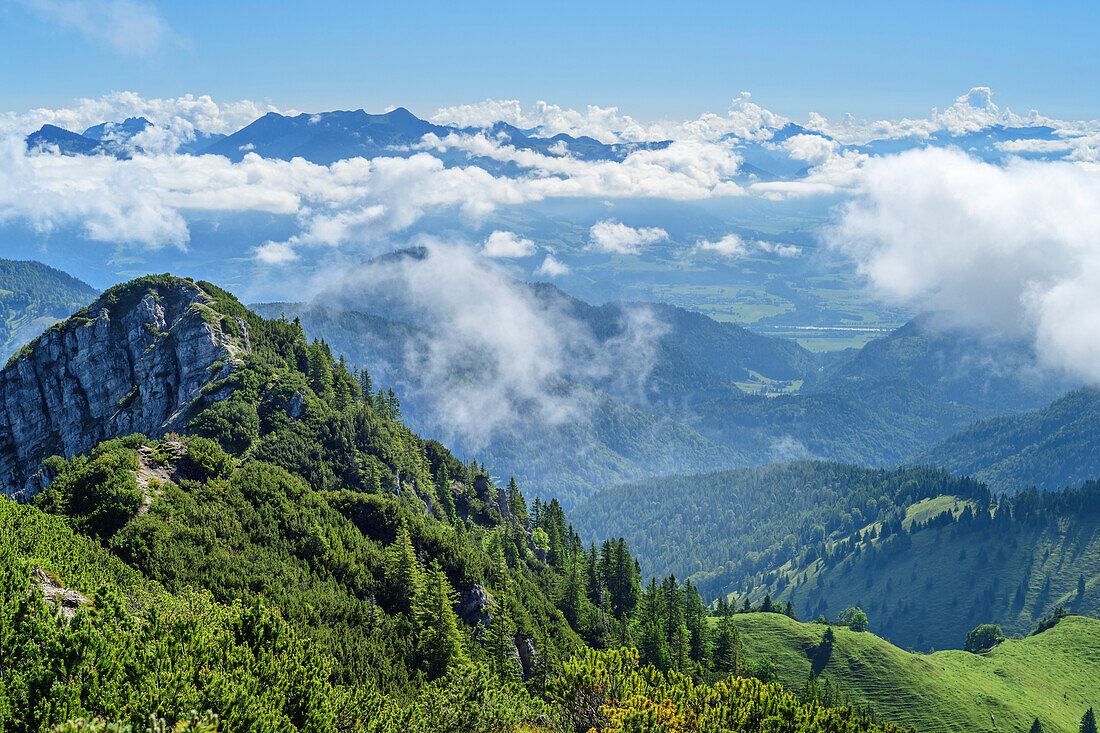 Blick vom Trainsjoch auf Wolkenstimmung im Inntal, Trainsjoch, Mangfallgebirge, Bayerische Alpen, Oberbayern, Bayern, Deutschland