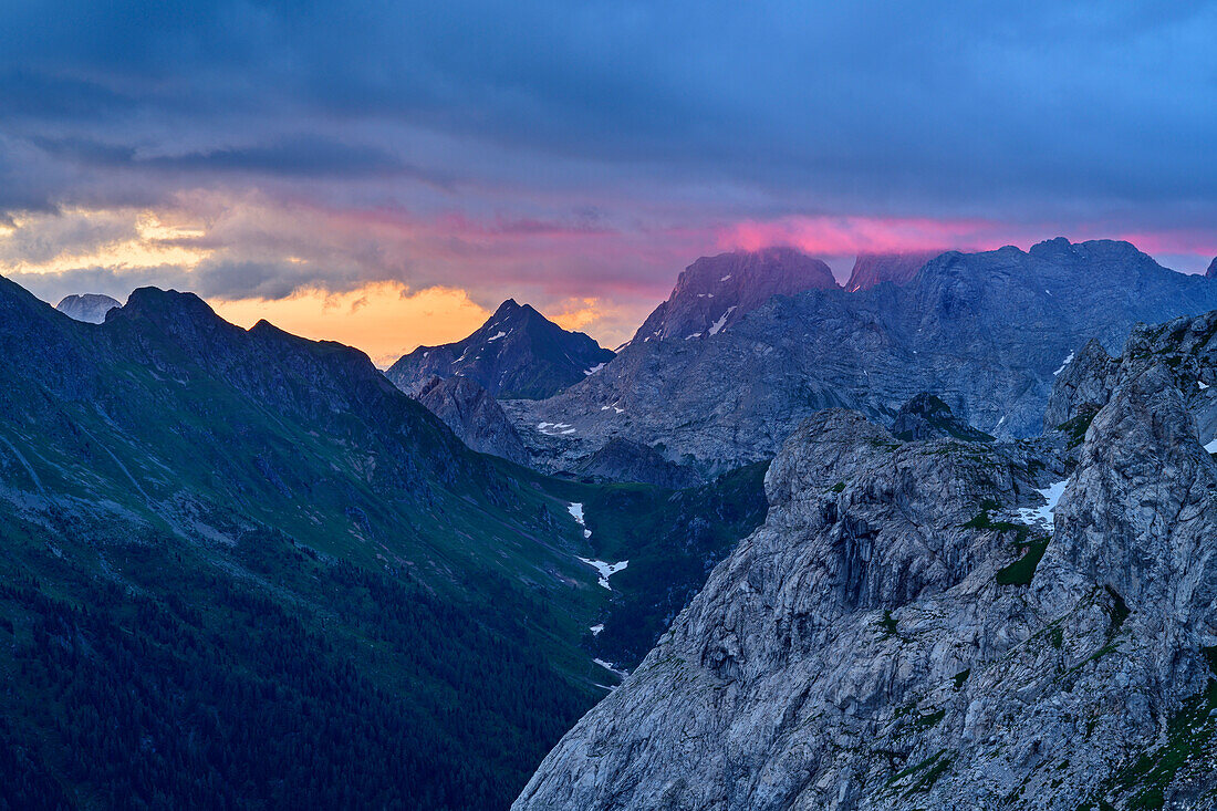 Wolkenstimmung an Kellerspitzen und Hohe Warte, vom Bladner Joch, Karnische Alpen, Kärnten, Österreich