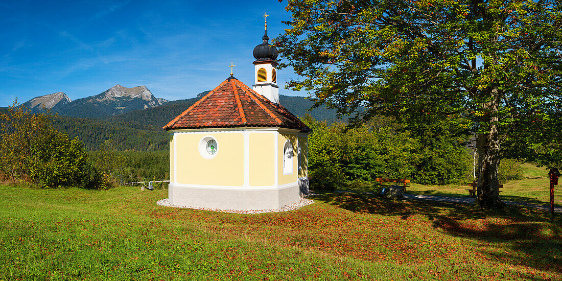Maria Rast Chapel, Buckelwiesen between Mittenwald and Krün, Werdenfelser Land, Upper Bavaria, Bavaria, Europe