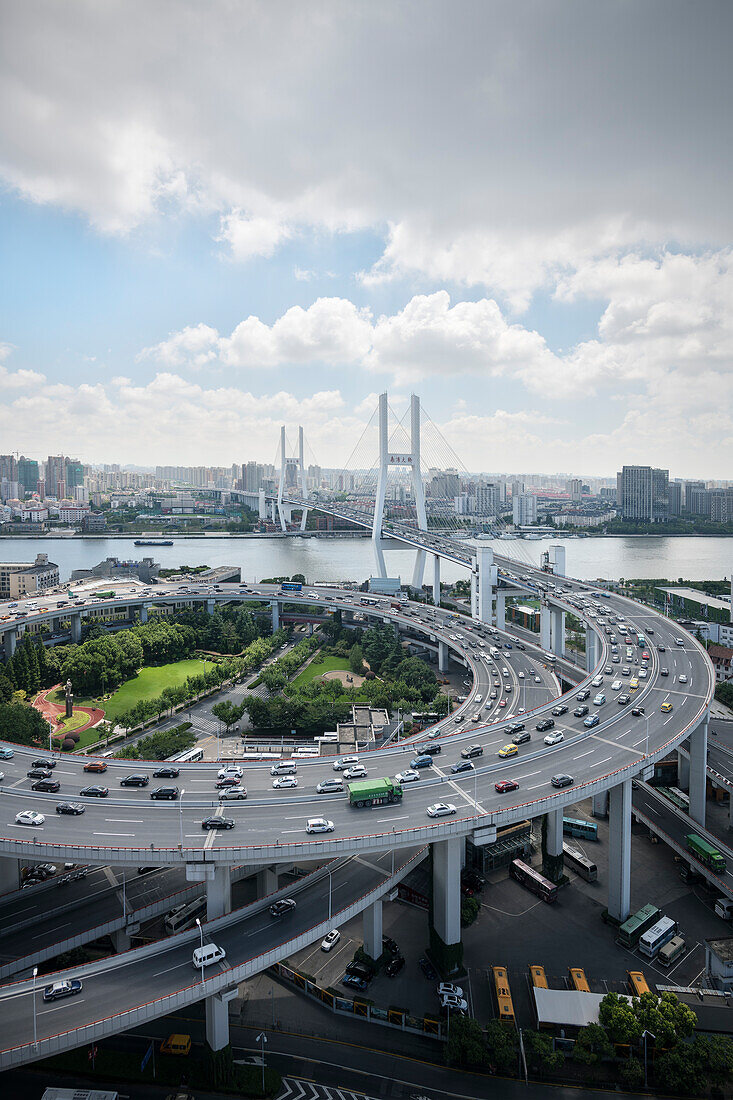 Auffahrt Nanpu Brücke, Shanghai, Volksrepublik China, Asien