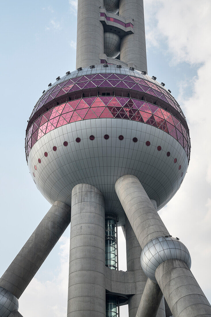 Oriental Pearl Tower in Pudong, Pudong, Shanghai, People's Republic of China, Asia