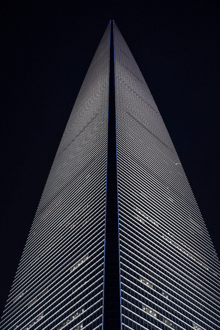 Shanghai World Financial Tower beleuchtet bei Nacht, Pudong, Shanghai, Volksrepublik China, Asien