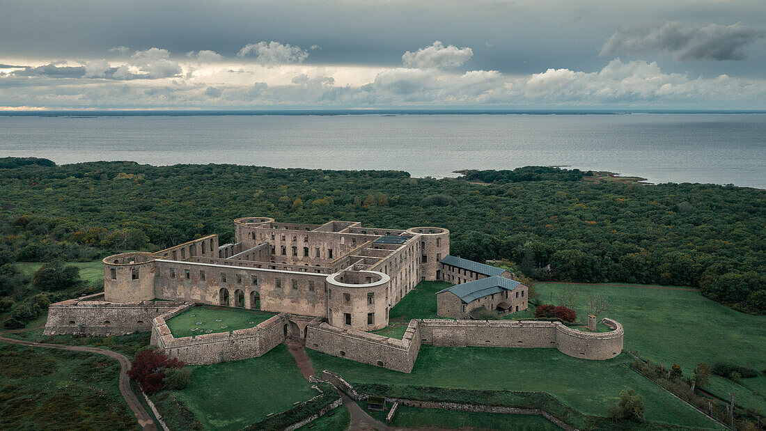 Schloss Borgholm auf der Insel Öland im Osten von Schweden von oben 