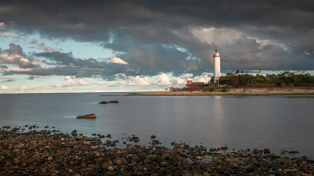 Leuchtturm Lange Erik im Norden der Insel Öland im Osten von Schweden im Sonnenuntergang 