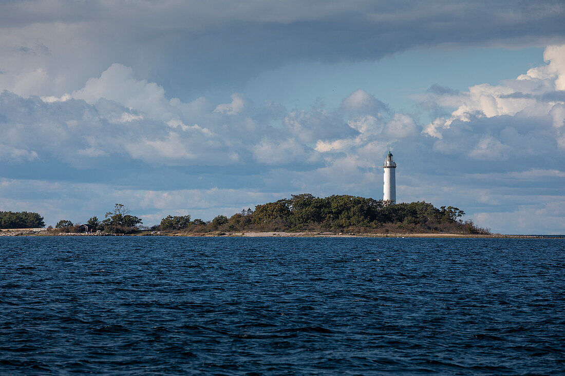 Leuchtturm Lange Erik im Norden der Insel Öland im Osten von Schweden bei Sonne 