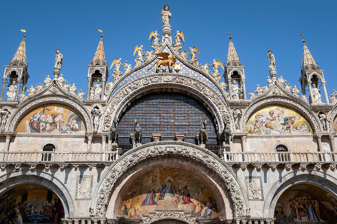 Fassade vom Markusdom San Marco in Venedig, Venetien, Italien, Europa