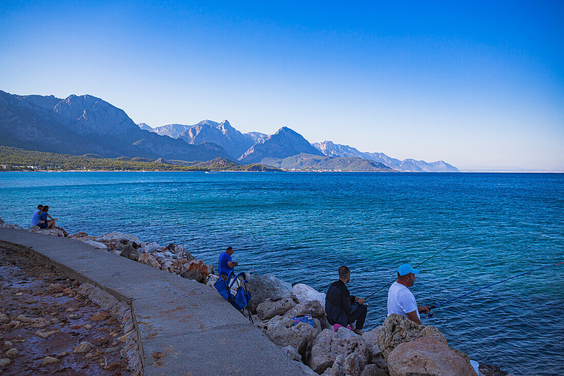 Die Küste am Yoruk Park in Kemer, Provinz Antalya, Türkei