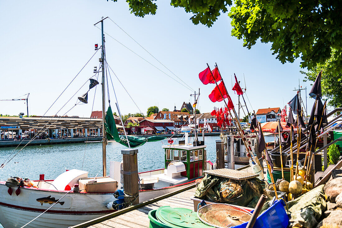 Fischerboote im Hafen von Heiligenhafen, Ostholstein, Schleswig-Holstein, Deutschland