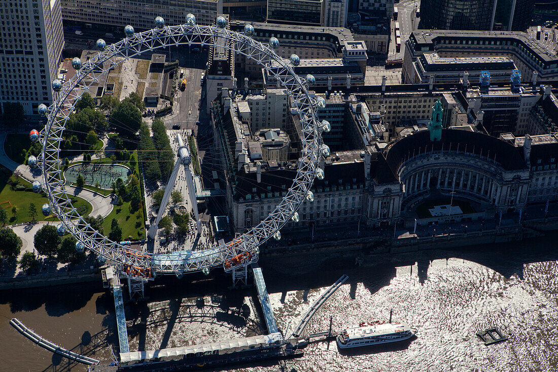 UK, London, London Eye and Thames river