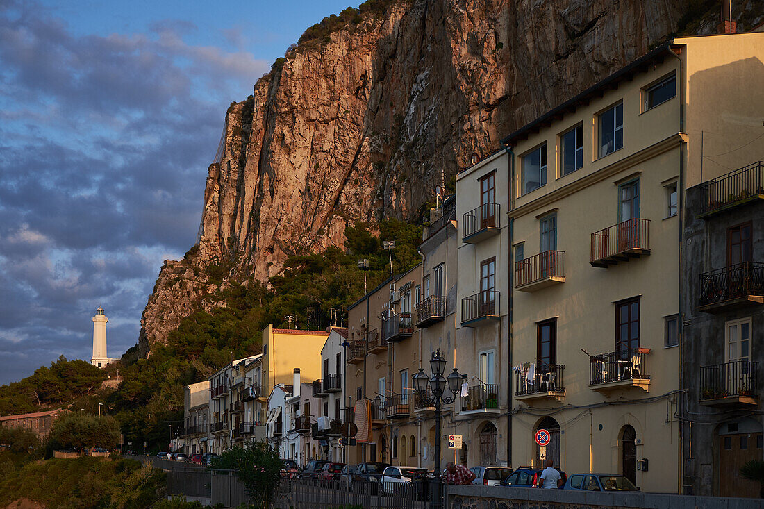 Cefalu, Häuserfront, Sizilien, Italien