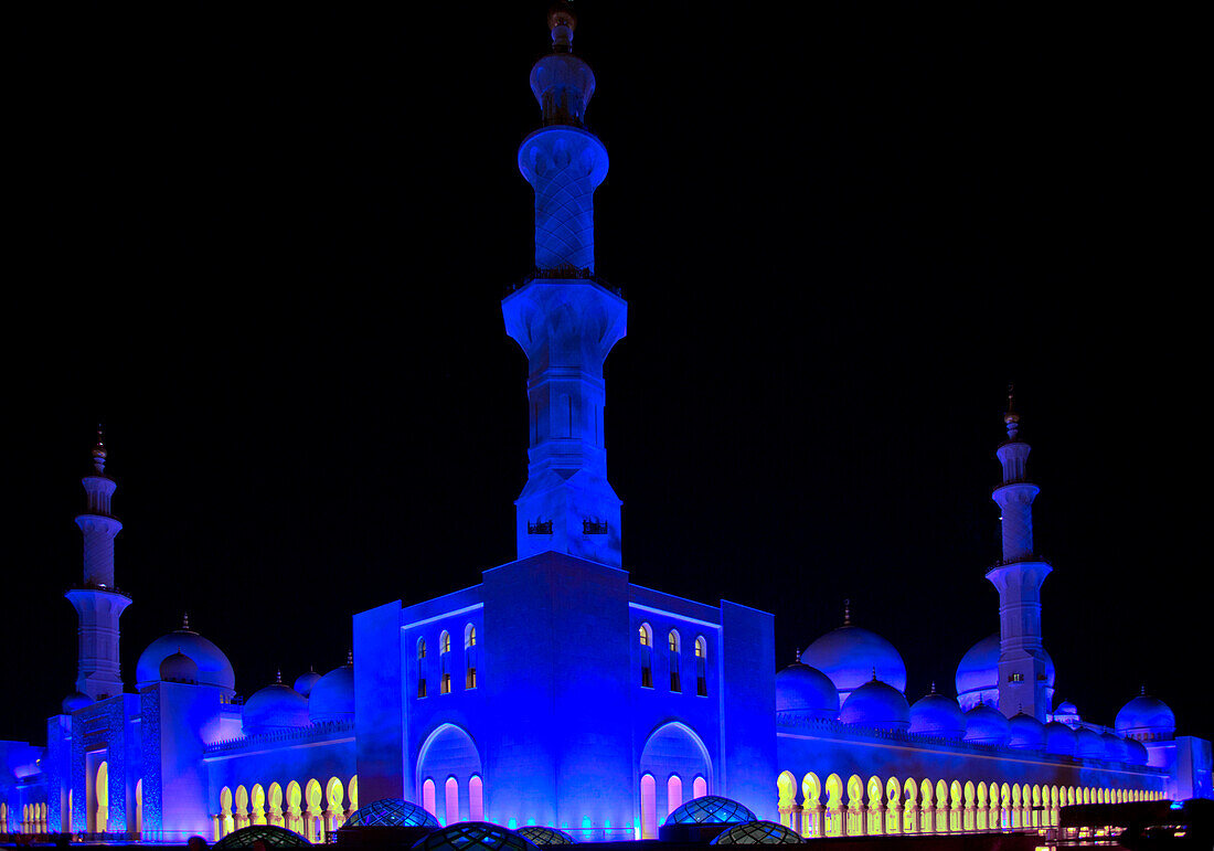 Scheich-Zayid-Moschee bei Nacht, Abu Dhabi, Vereinigte Arabische Emirate