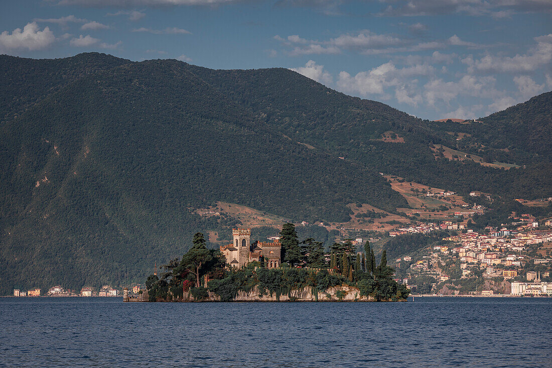 Schloss Castello della Isola di Loreto auf Insel im Iseosee in Italien