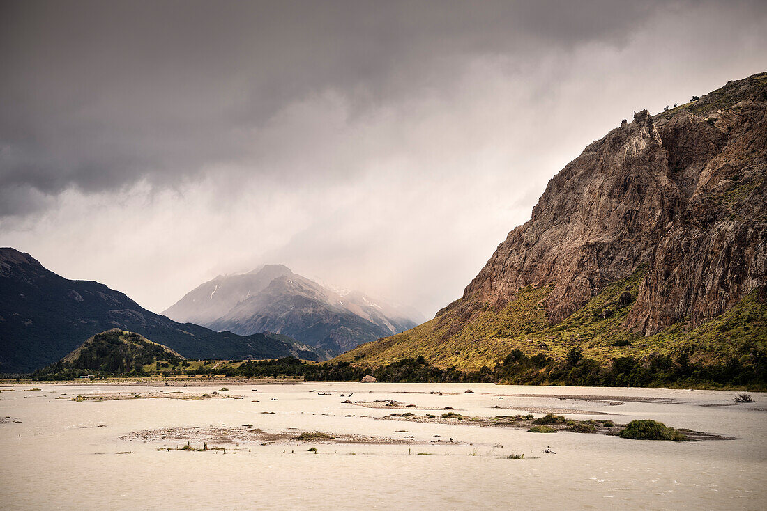 Las Vueltas Fluss bei El Chalten, Fitz Roy Massiv, Provinz Santa Cruz, Patagonien, Argentinien, Südamerika