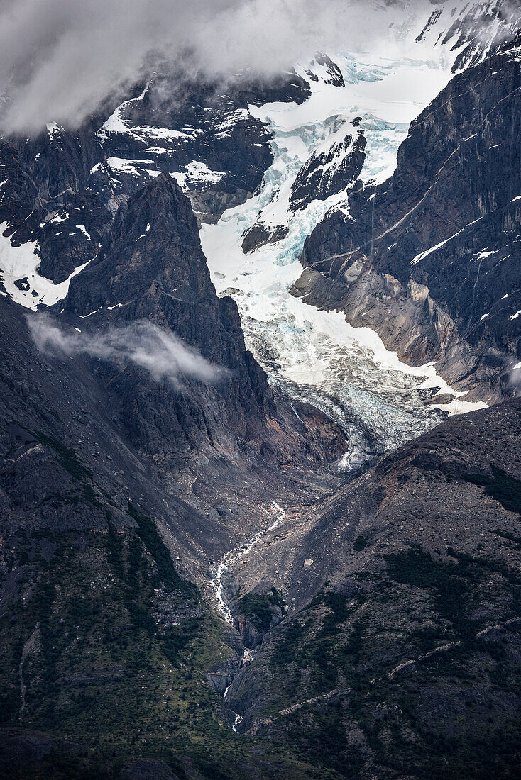 Gletscherzunge an Bergkette Cuernos del Paine, Nationalpark Torres del Paine, Patagonien, Provinz Última Esperanza, Chile, Südamerika