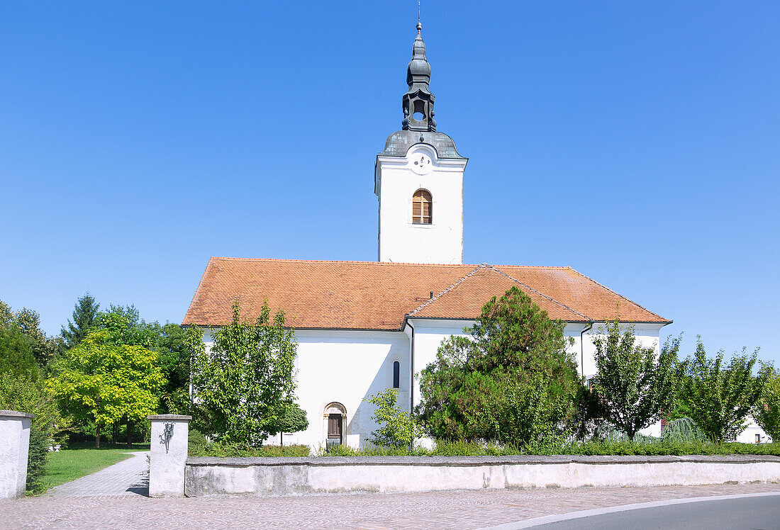 Kostanjevica na Krki; Pfarrkirche Cerkev Sveti Jakoba, Slowenien