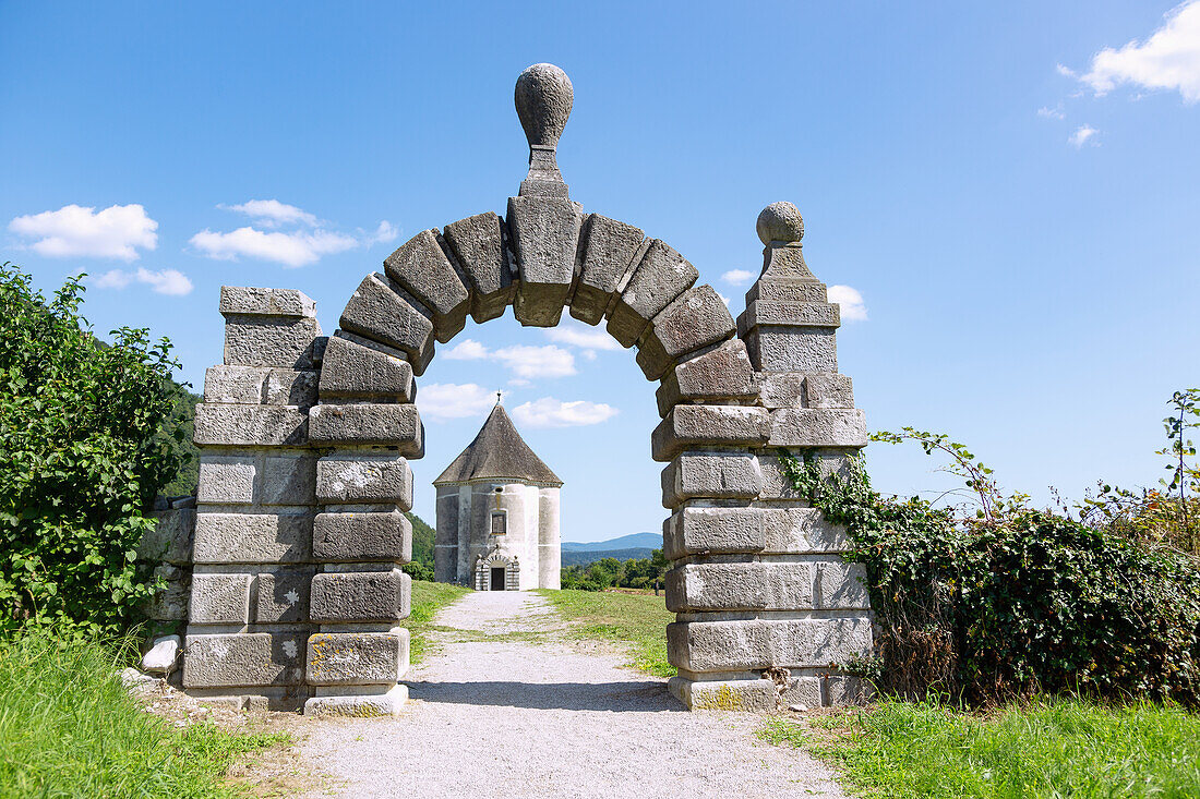 Soteska; Hudičev turn, chateau