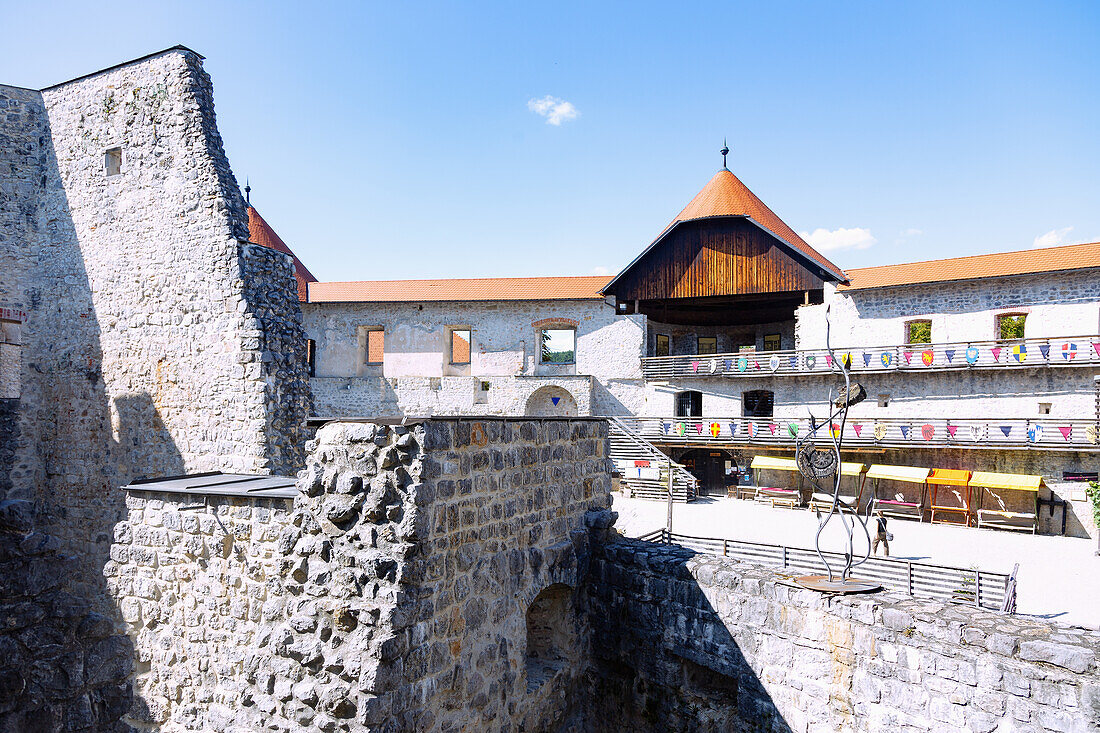 summer; Žužemberk Castle, courtyard