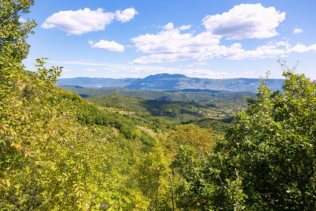 Gračišće; Ausblick auf die istrische Berglandschaft, Istrien, Kroatien