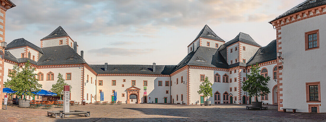Innenhof von Schloss Augustusburg in Sachsen, Deutschland