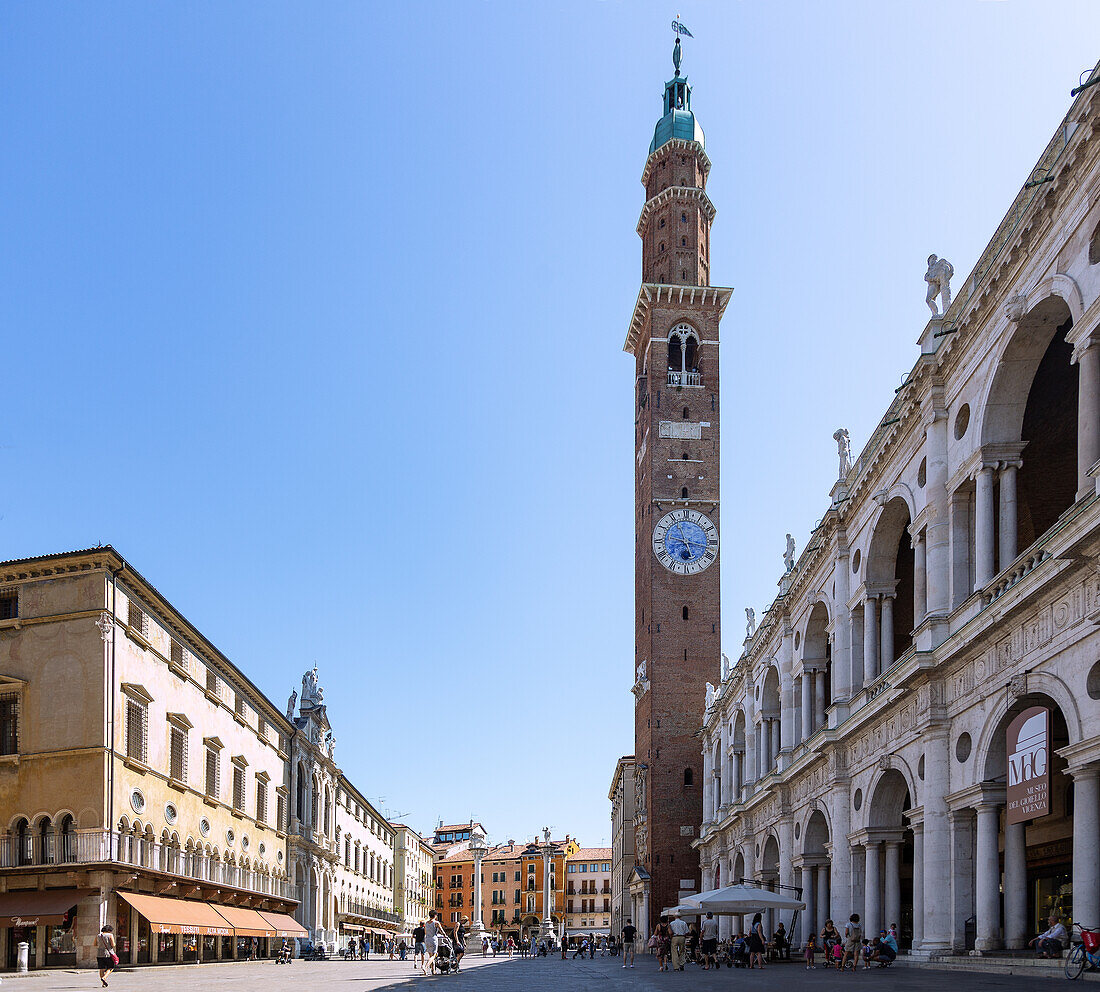 Vicenza; Piazza dei Signori, Basilica Palladiana, Torre di Piazza, Palazzo Monte di Pieta, Venetien, Italien