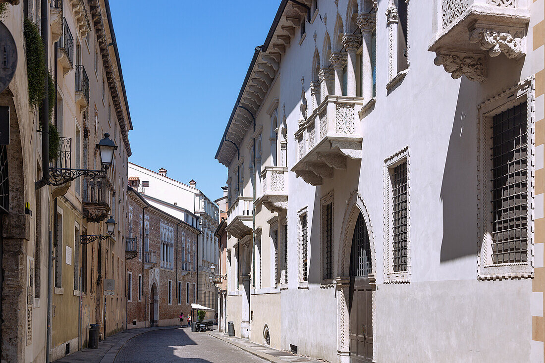 Vicenza; contra porti; palace road