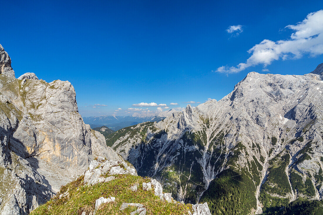 Blick ins Höllental und zur Alpspitze (2.628 m) im Wettersteingebirge, Grainau, Oberbayern, Bayern, Deutschland