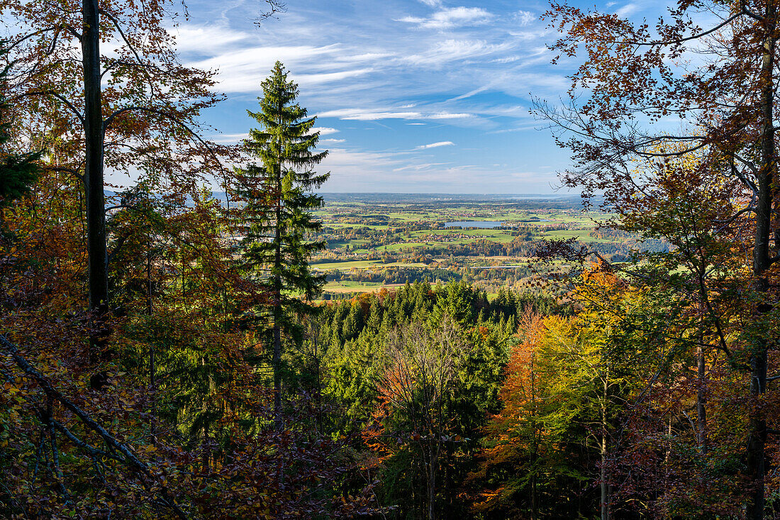 Herrlicher Blick von der Aidlinger Höhe in Richtung Norden, den Riegsee im Blick, Aidling, Murnau, Bayern, Deutschland, Europa