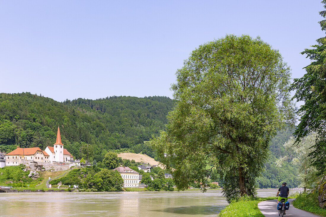 St. Nikola an der Donau, Schifferkirche, Donauradweg, Oberösterreich, Österreich