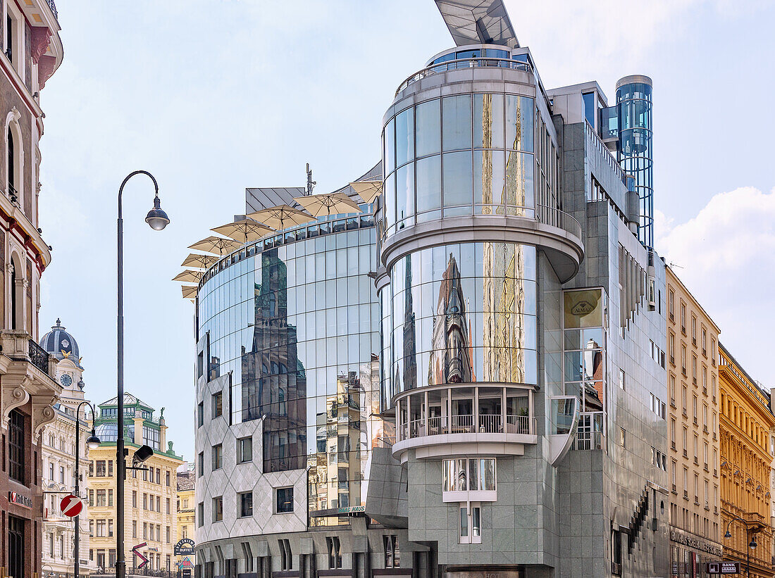 Vienna, Haas-Haus, facade with reflection of St. Stephen's Cathedral