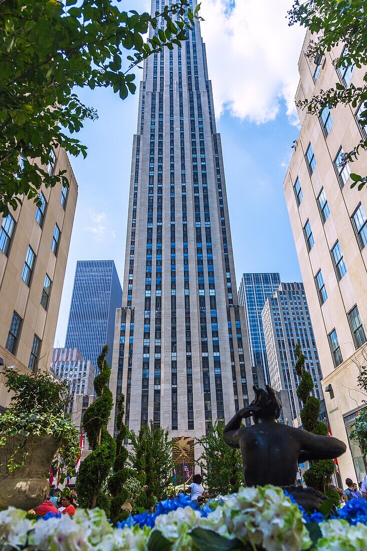 New York City, Manhattan, Midtown, Rockefeller Center, Channel Gardens, General Electric Building, USA