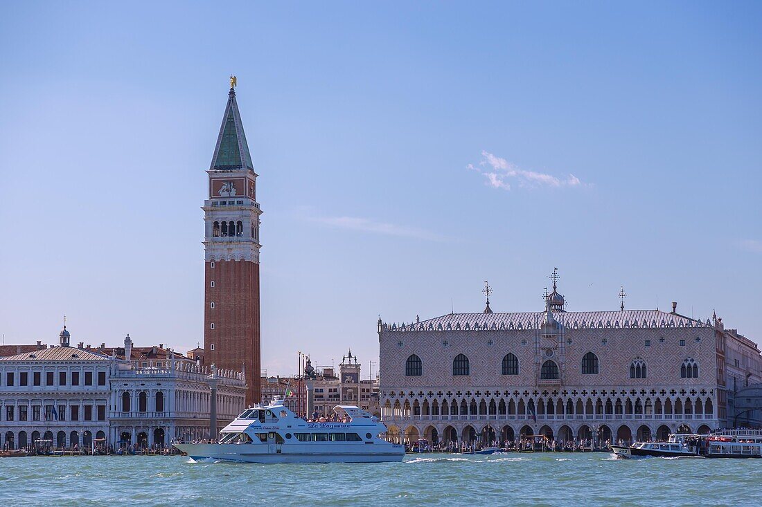 Venedig, San Marco, Molo mit Palazzo Ducale, Piazzetta, Libreria Marciana und Campanile, Venetien, Italien