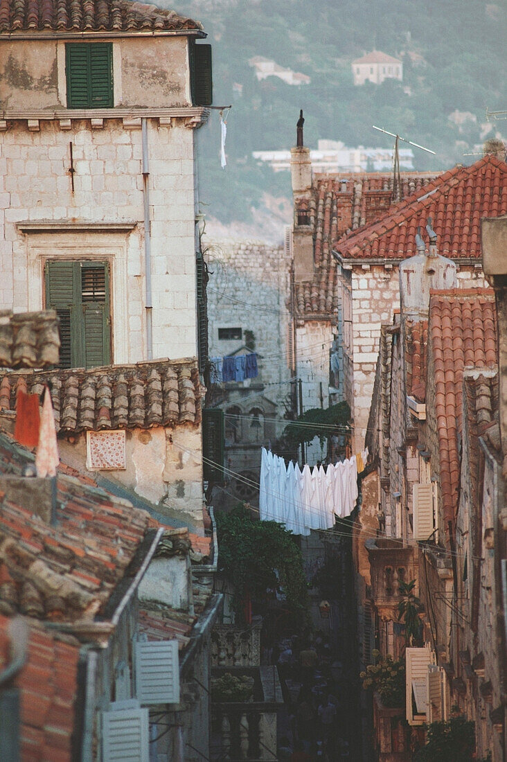 Wäsche aufhängen zwischen Gebäuden, Dubrovnik, Kroatien