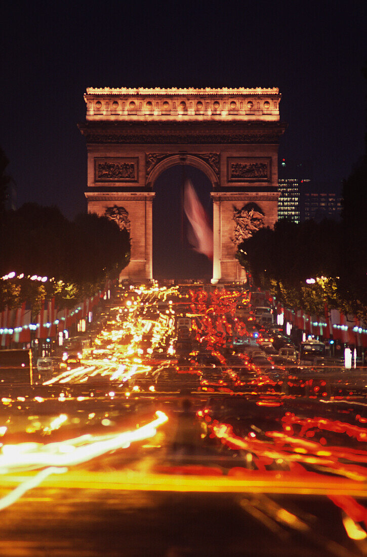 Arc De Triomphe bei Nacht, Paris, Ile-de-France, Frankreich