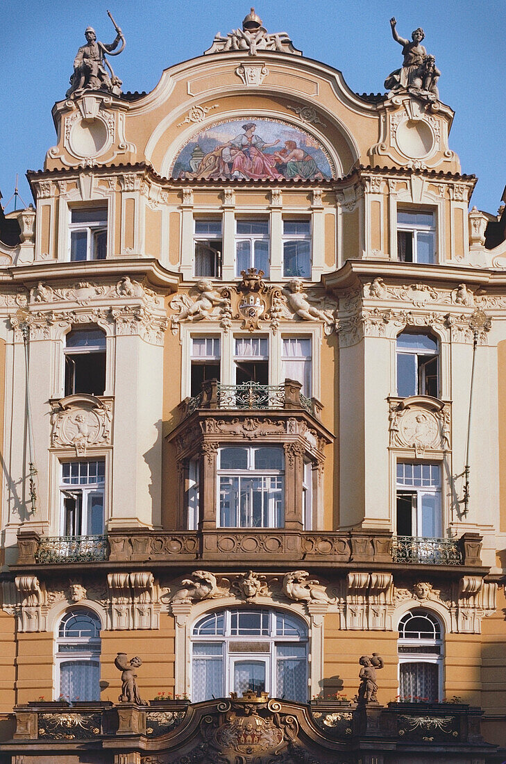 Niedrigen Winkel Blick auf einen Konzertsaal, Gemeindehaus, Prag, Tschechische Republik