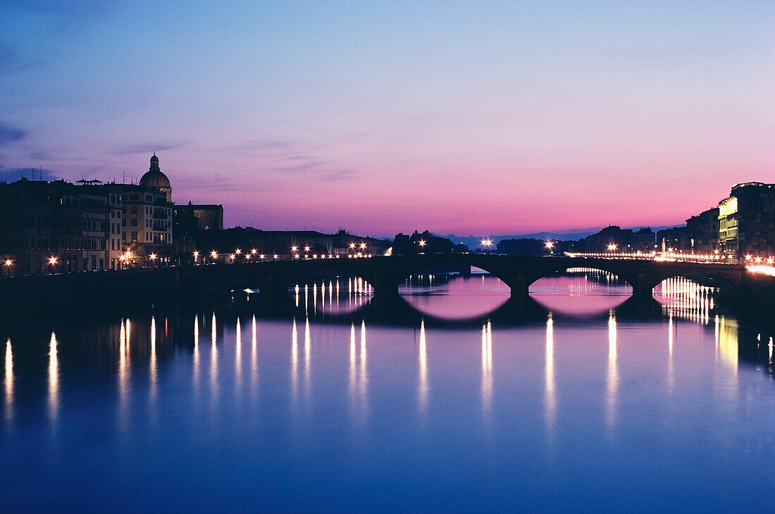Brücke über den Fluss Arno, Florenz, Italien