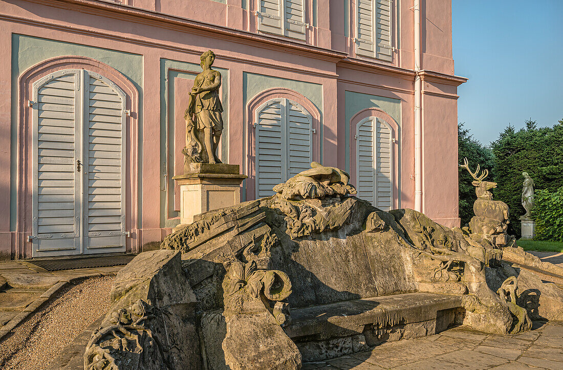 Skulpturen am Fasanenschlösschen bei Schloss Moritzburg, Sachsen, Deutschland