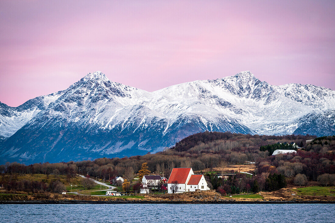 Kirche von Trondenes bei Harstad, älteste Mitteralterliche Steinkirche der Welt, Kirche, Church, Harstad, Troms, Norwegen, Europa
