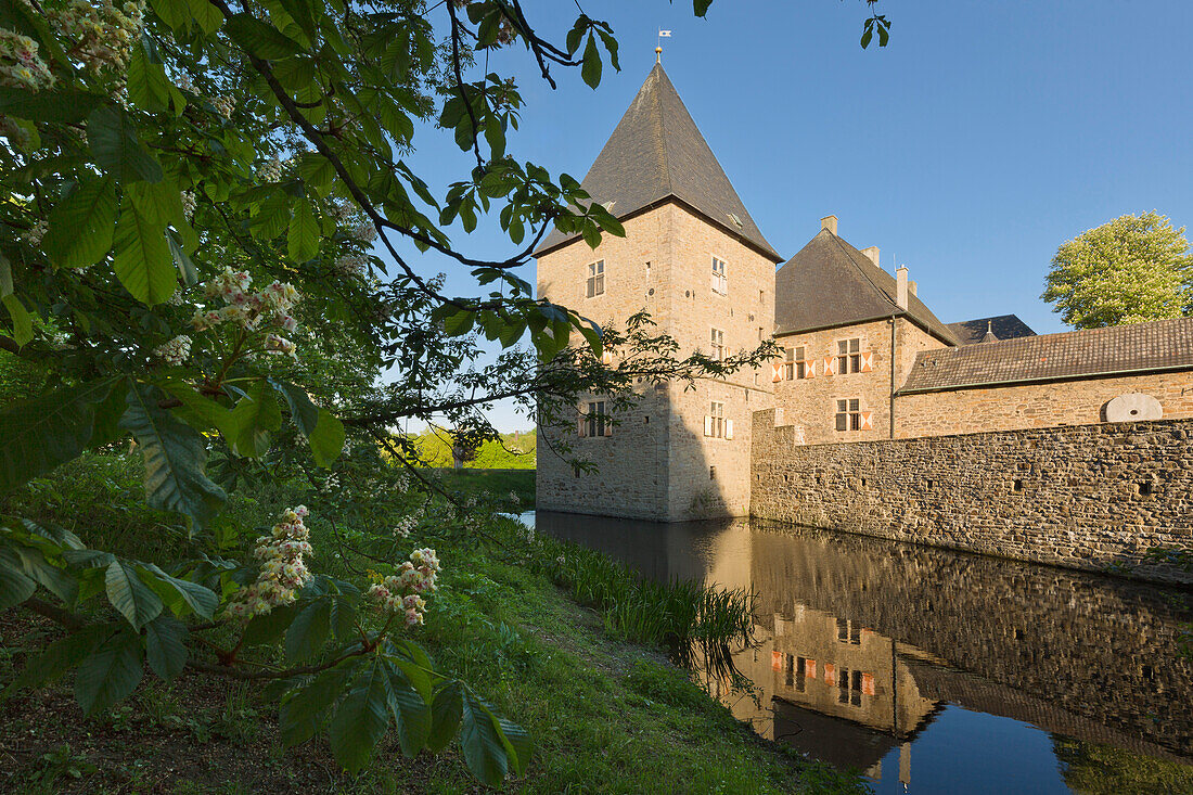 Moated castle Haus Kemnade, near Hattingen, Ruhr, North Rhine-Westphalia, Germany