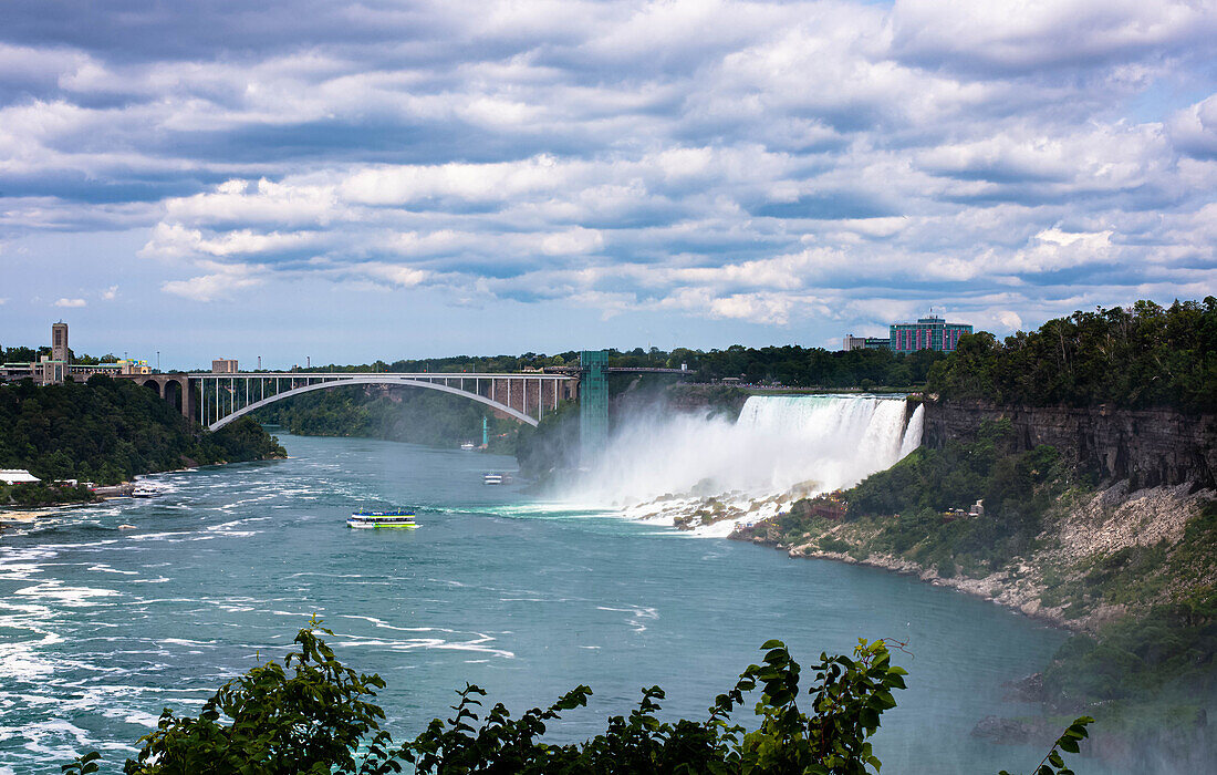 Blick auf die American Falls von den Niagarafällen, Kanada