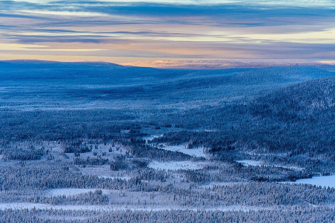 Levi Fjell – Rundblick vom Hausberg mit Skigebiet bei Levi, Finnland