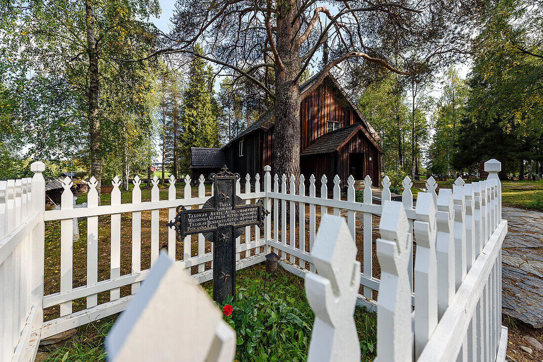 Alte Kirche und Friedhof von Sodankylä, Finnland