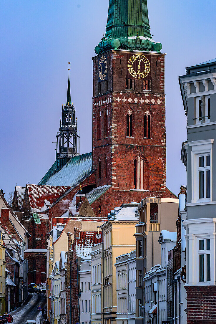 View along the Engelsgrube to St. Jakobi Church, Lübeck, Bay of Lübeck, Schleswig Holstein, Germany