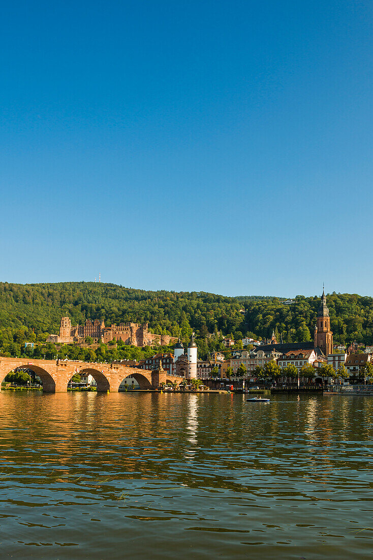 Alte Brücke über den Neckar mit Schloss und Altstadt, Heidelberg, Baden-Württemberg, Deutschland