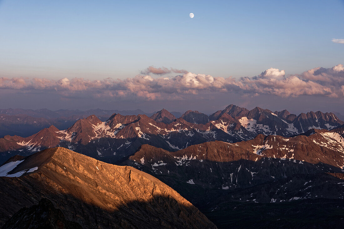 View of the Schober group in the Hohe Tauern, Erzherzog-Johann-Hütte, Grossglockner, Carinthia, Tyrol, Austria