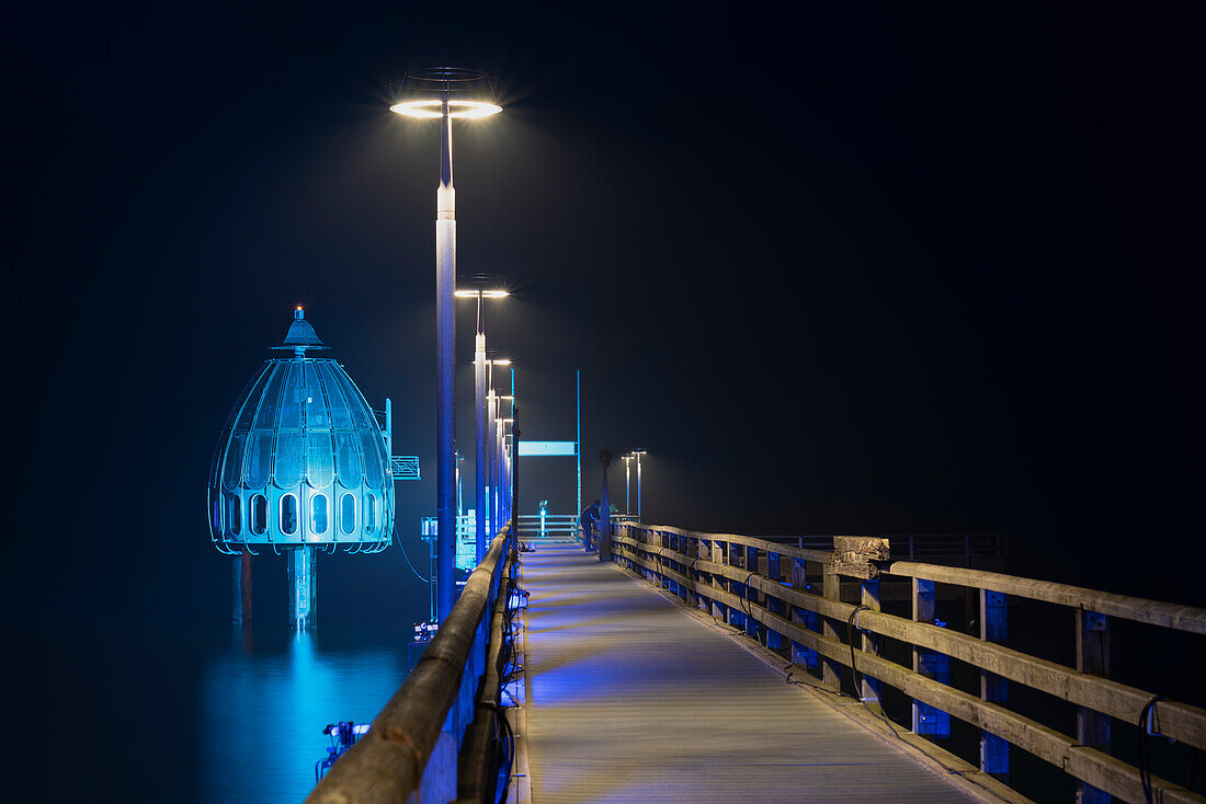 Pier, diving gondola, Zingst, Mecklenburg-West Pomerania, Germany