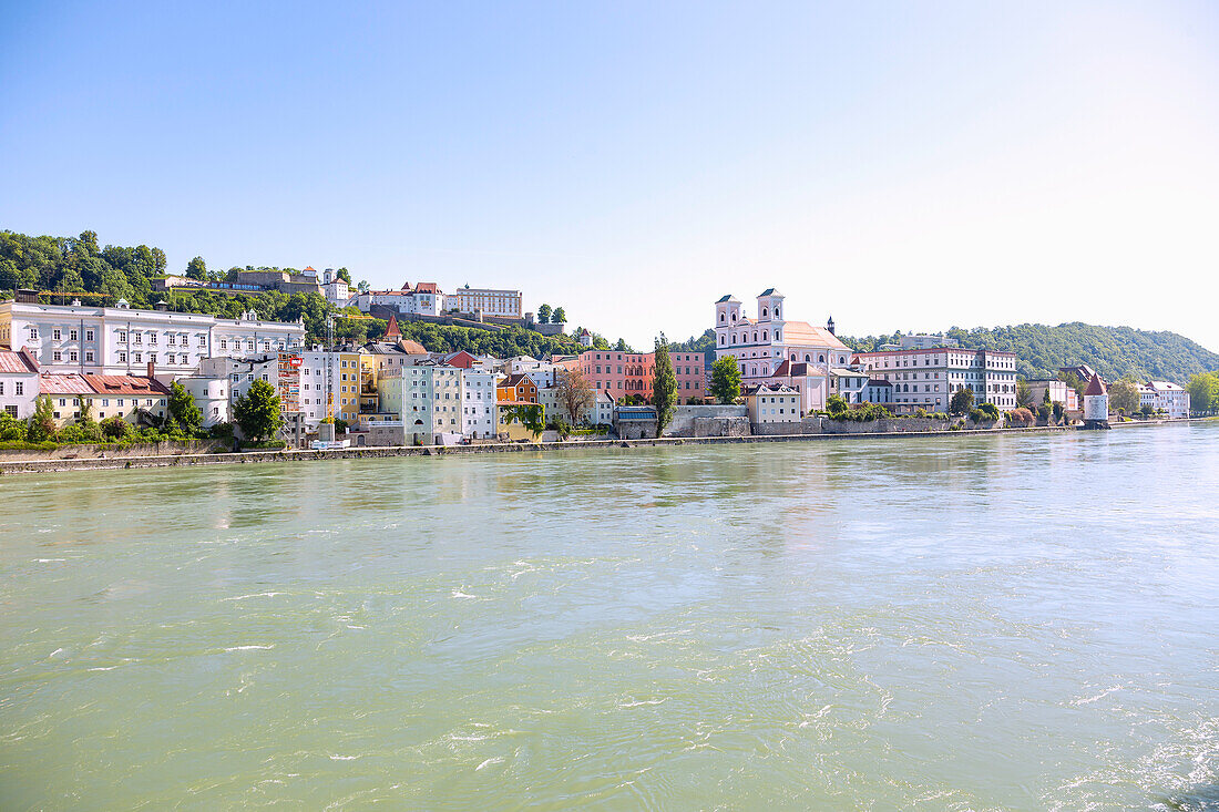 Passau; Innkai, Veste Oberhaus; Kloster Niedernburg; St. Michael, Schaiblingsturm, Bayern, Deutschland