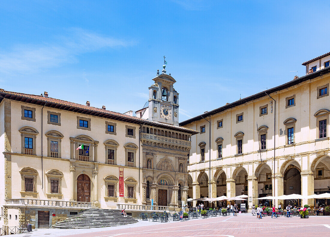 Arezzo; Piazza Grande, Palazzo della Fraternità dei Laici, Palazzo delle Logge, Toskana, Italien