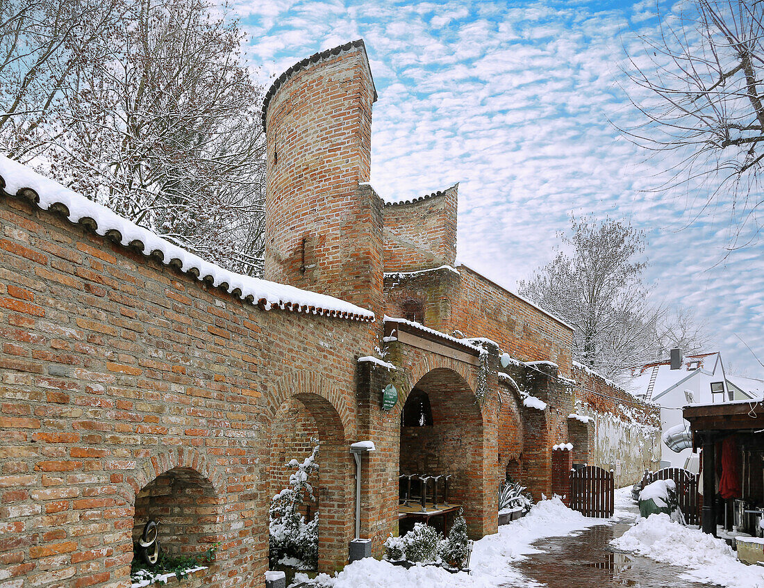 Erding; Alte Stadtmauer, Bayern, Deutschland