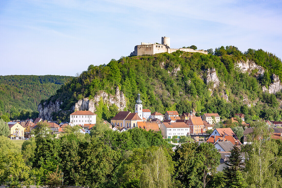 Kallmünz, Burgruine Kallmünz, Naabtal im Morgenlicht, Bayern, Deutschland